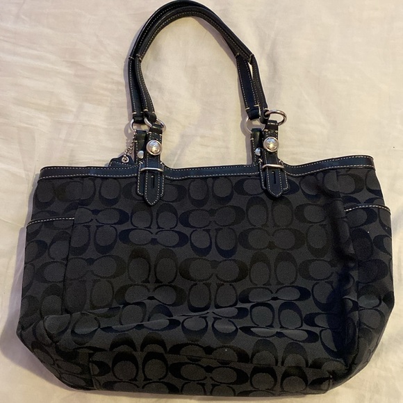 Women’s Coach shoulder bag - Picture 3 of 4